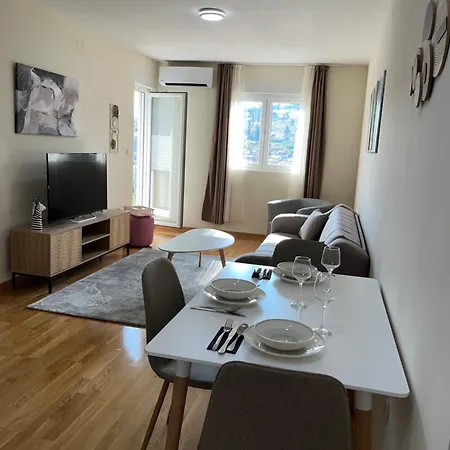 Dora With Terrace And Parking