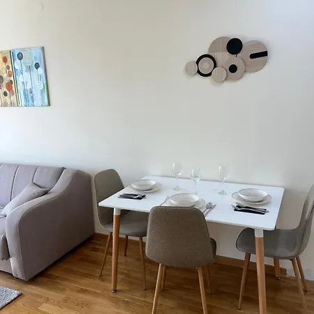 Dora With Terrace And Parking Daire *