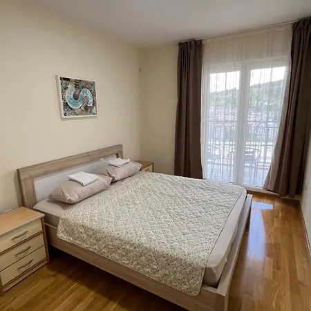 Dora With Terrace And Parking * Podgoriçe