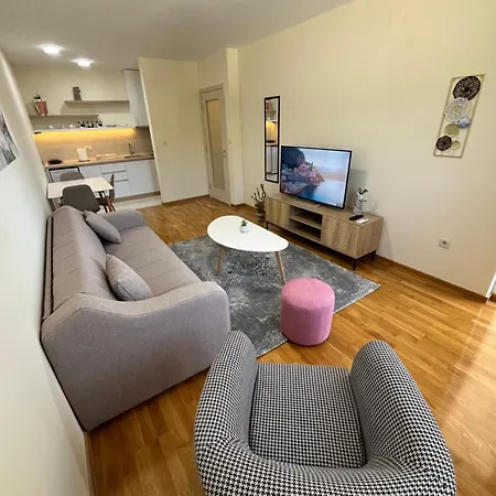 דירה Dora With Terrace And Parking *