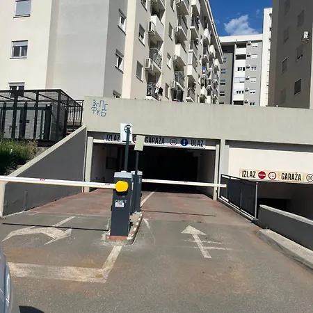 Dora With Terrace And Parking * פודגוריצה