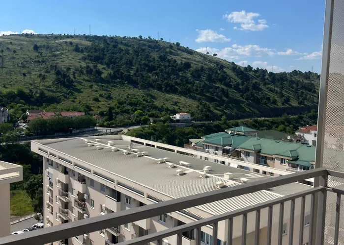 Dora With Terrace And Parking Podgorica