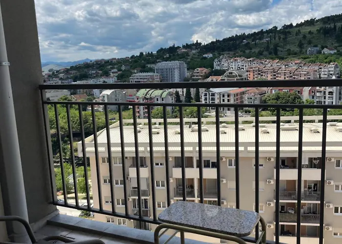 Dora With Terrace And Parking Appartement Podgorica